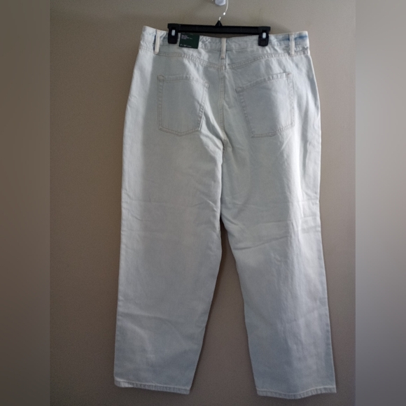 NWT Wild Fable Light Wash Distressed High Rise Relaxed Straight Jeans Size 17 - Picture 2 of 11